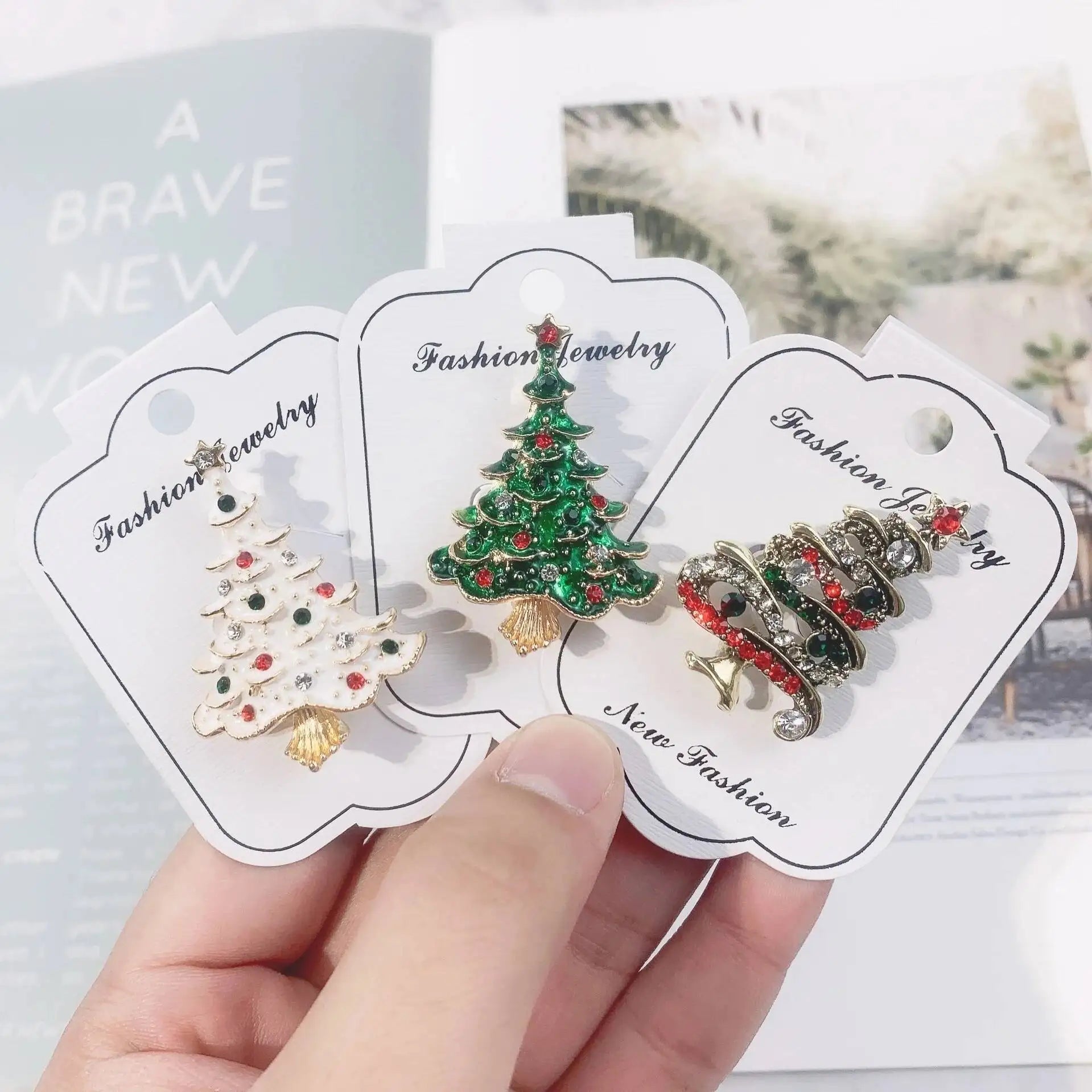 2025 Christmas Gifts Luxury Crystal Brooch Of Santa Series Design Oil Dripping Alloy Badge Accessories