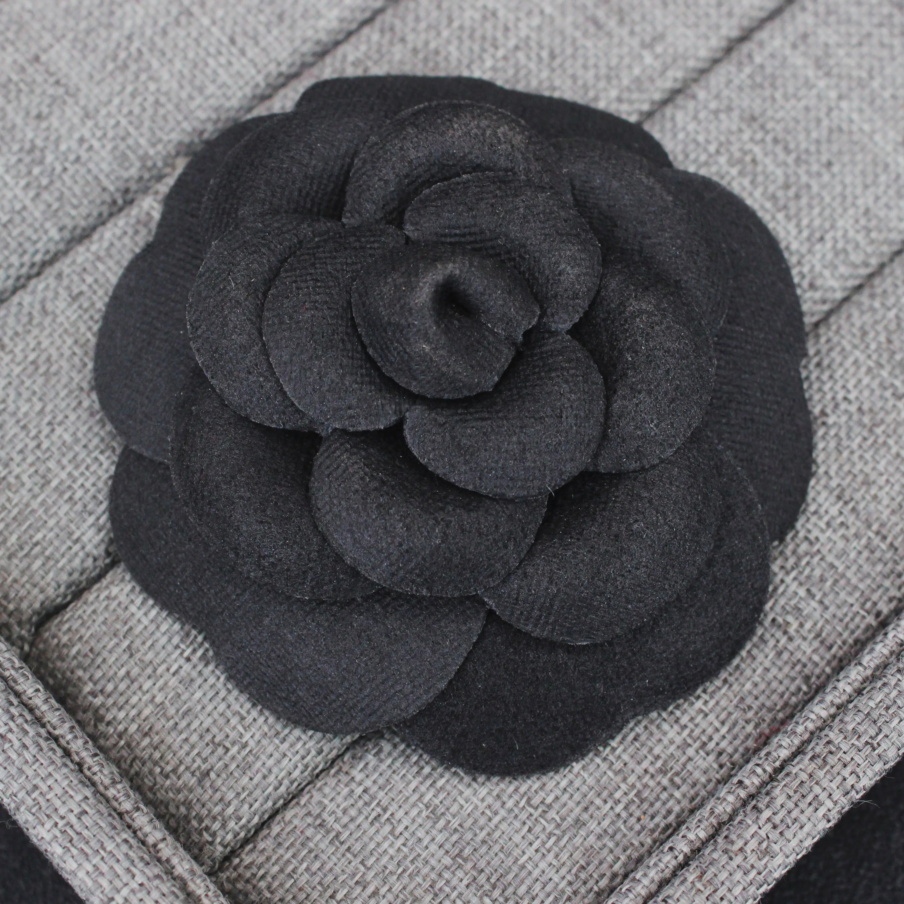 New Fabric Flower Brooches for Women Multi-layer Suit Sweater Badge Black White Lapel Pins for Women Luxury Jewelry Accessories