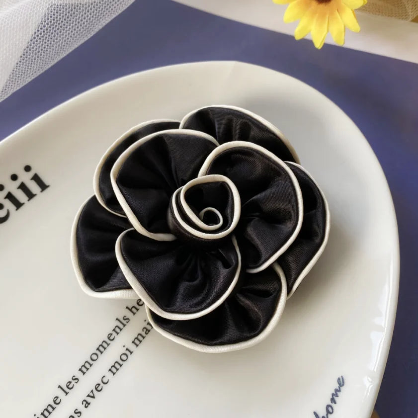 New Fabric Flower Brooches for Women Multi-layer Suit Sweater Badge Black White Lapel Pins for Women Luxury Jewelry Accessories
