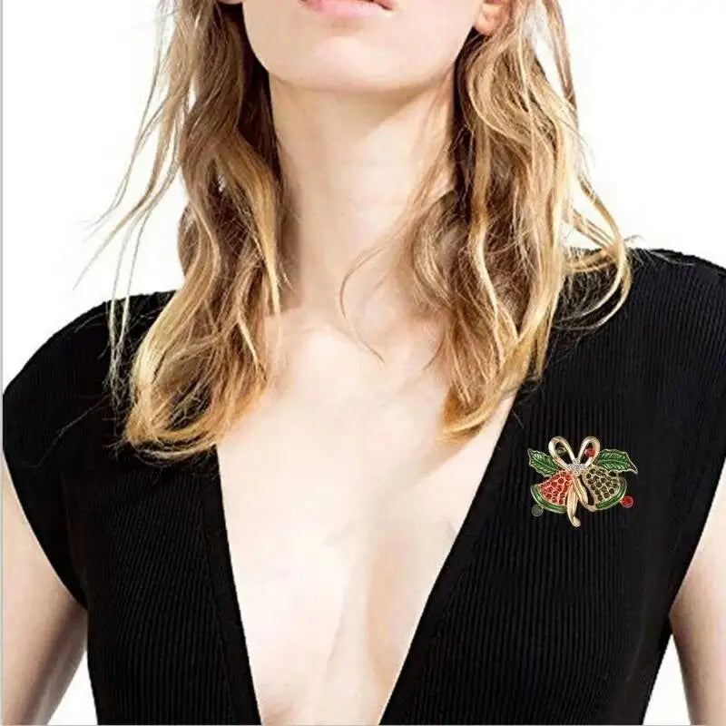 2025 Christmas Gifts Luxury Crystal Brooch Of Santa Series Design Oil Dripping Alloy Badge Accessories