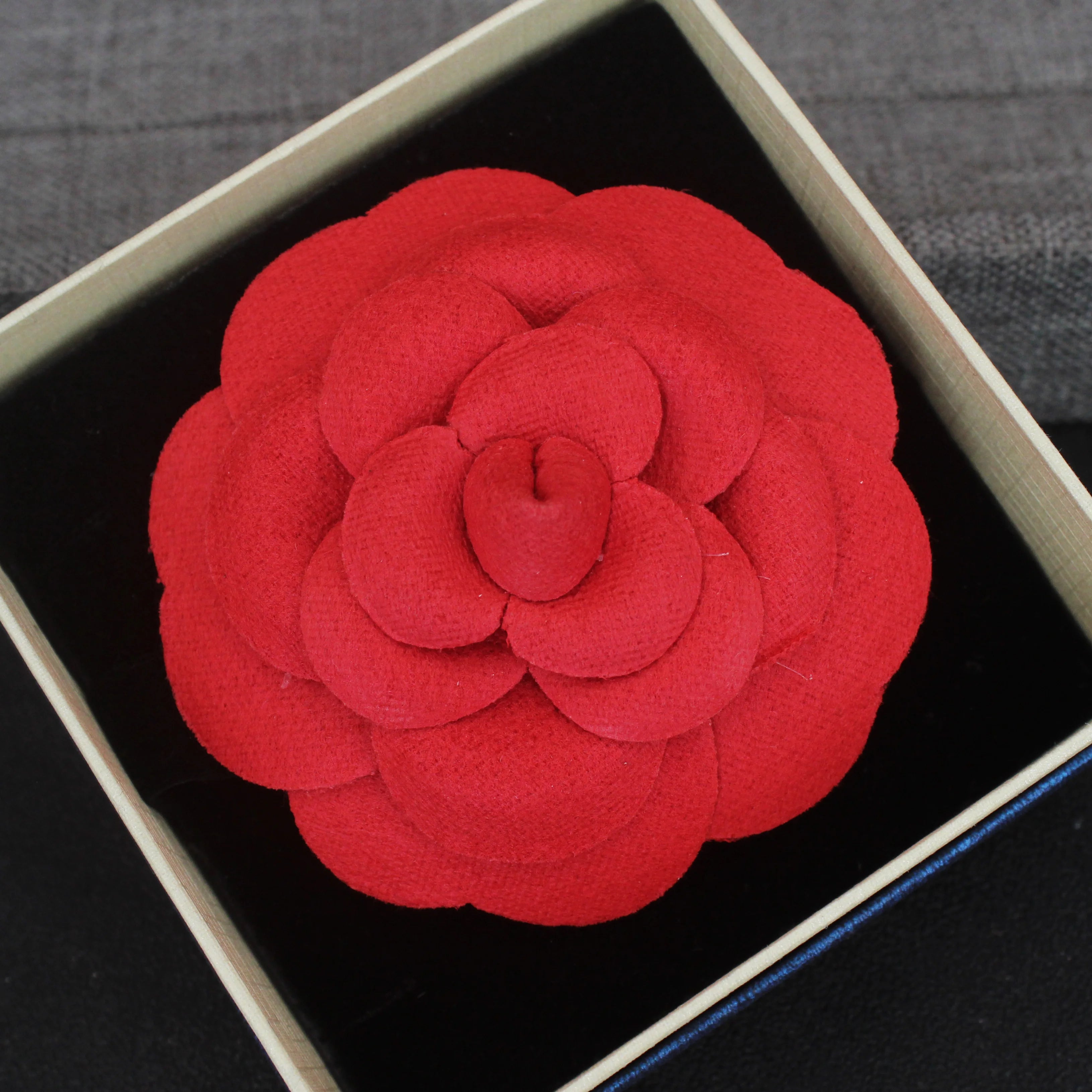 New Fabric Flower Brooches for Women Multi-layer Suit Sweater Badge Black White Lapel Pins for Women Luxury Jewelry Accessories