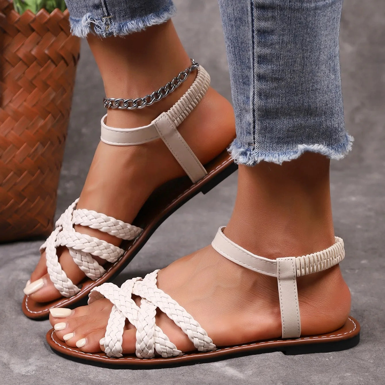 Summer 2025 New Women Sandals Non Slip Rubber Soles Fashion Shoes for Women Flat Bottom Roman Strap Sandals Sandalias De Mujer