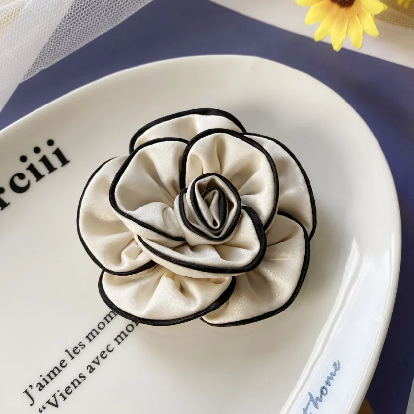 New Fabric Flower Brooches for Women Multi-layer Suit Sweater Badge Black White Lapel Pins for Women Luxury Jewelry Accessories