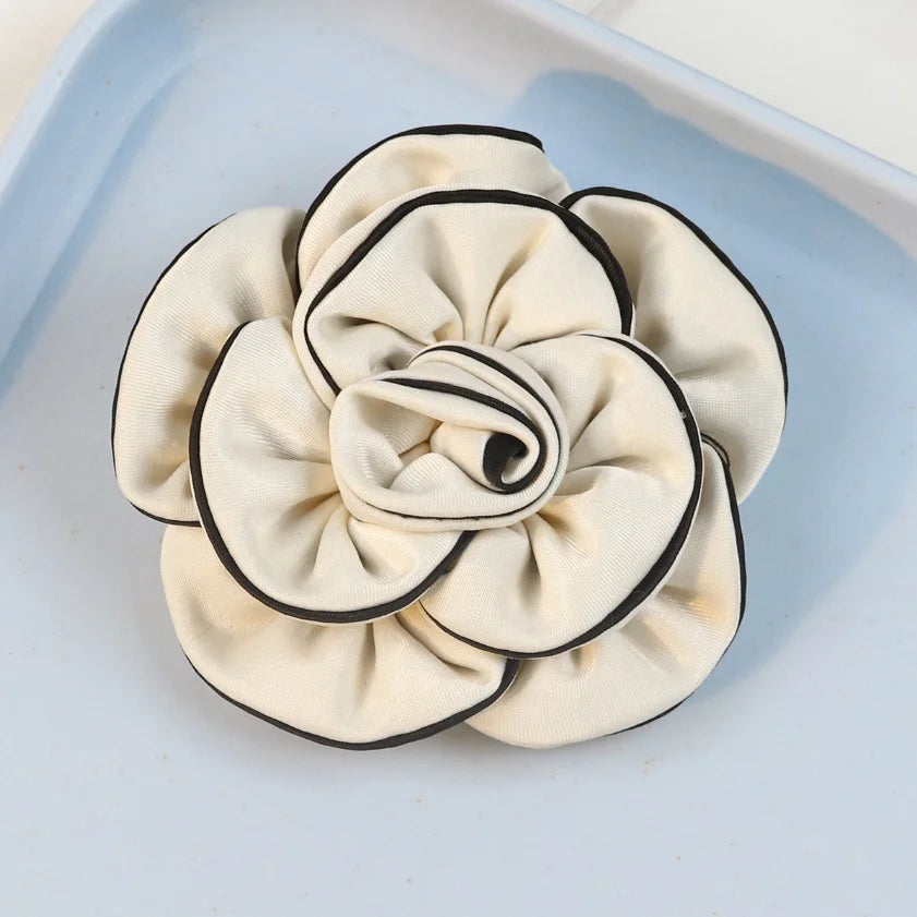 New Fabric Flower Brooches for Women Multi-layer Suit Sweater Badge Black White Lapel Pins for Women Luxury Jewelry Accessories