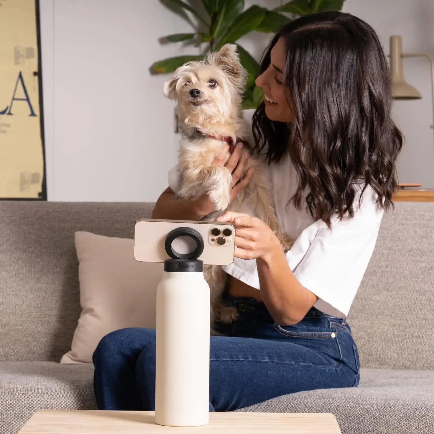 2024 720ml Unique Magnet Water Bottle 304 Stainless Steel Insulated Magsafe Water Bottle with Magnetic Cell Phone Holder