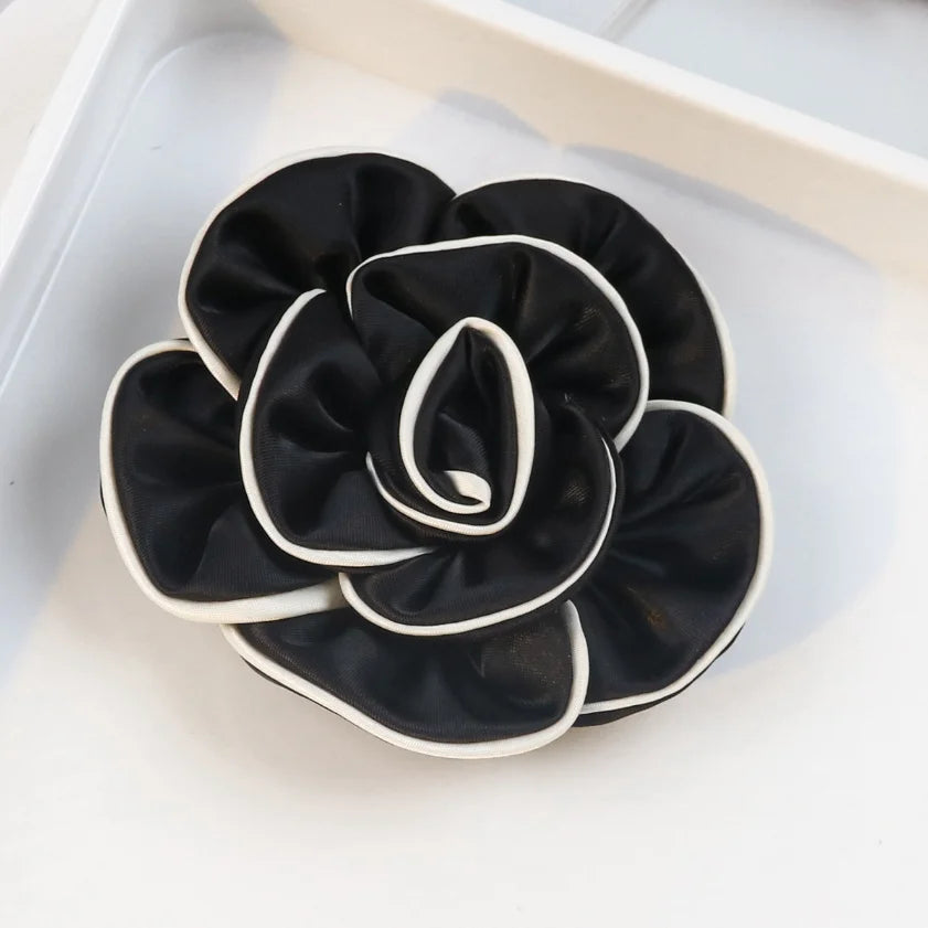 New Fabric Flower Brooches for Women Multi-layer Suit Sweater Badge Black White Lapel Pins for Women Luxury Jewelry Accessories