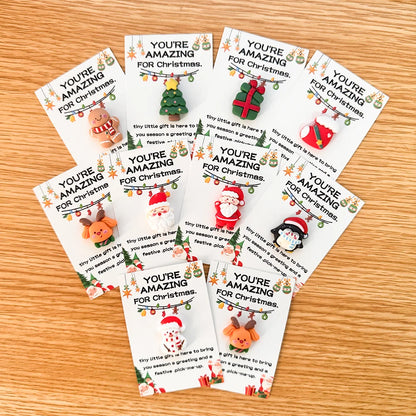 40pcs Christmas Mini Hug Cards with Resin Ornaments - Santa Claus, Socks, Gingerbread Snowman, Reindeer Patterns Christmas Gifts