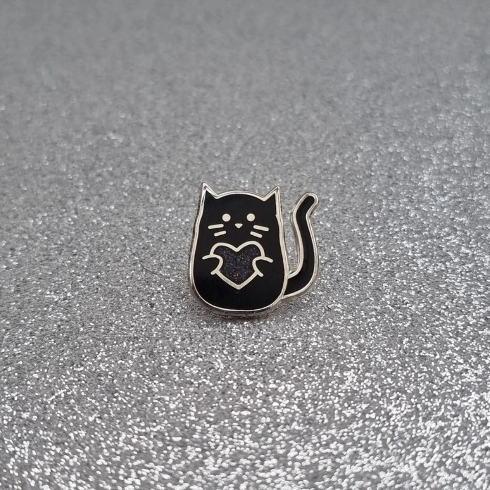Cute Black Cat Hard Enamel Pin Heart Kitty Badge Animal Brooch for Jewelry Accessory