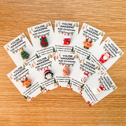 40pcs Christmas Mini Hug Cards with Resin Ornaments - Santa Claus, Socks, Gingerbread Snowman, Reindeer Patterns Christmas Gifts